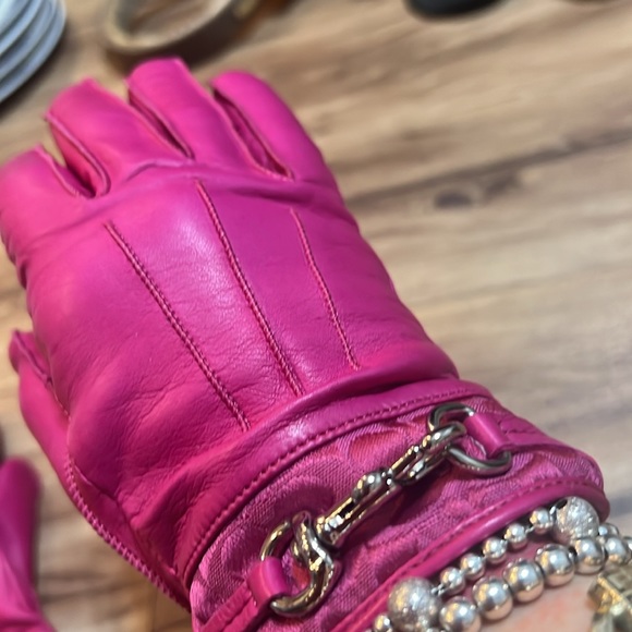 Coach leather gloves 🥰😍❤️ - Picture 1 of 5